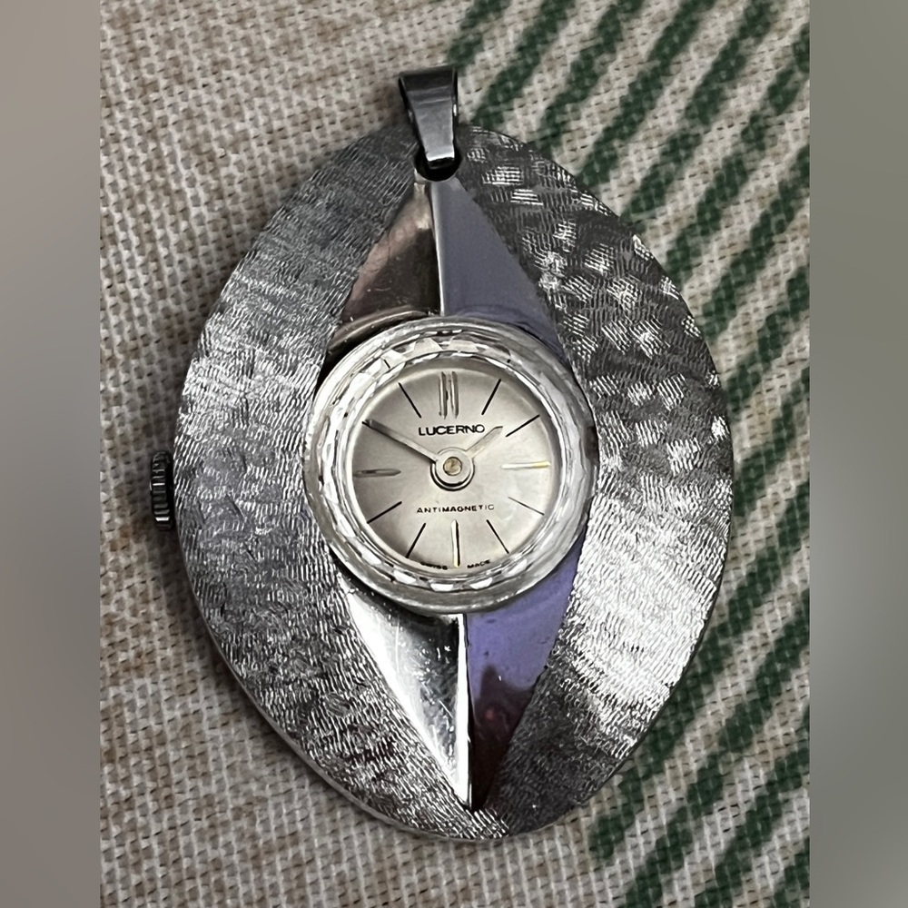Vintage Lucerno Mechanical Wind Up Swiss Made Pendant Watch Silver Tone